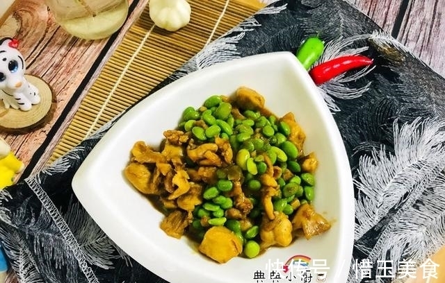 鸡腿|鸡肉和毛豆米一起炒，好吃入味，喷香下饭，孩子多吃都不腻