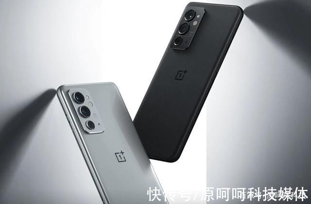 显示屏|围观!OnePlus 9RT VS iQOO 9:2022年的旗舰杀手之战开始