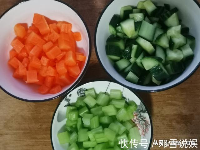 豆浆|黄豆别只知道打豆浆喝！这样2步做一盘，脆嫩清爽钙质高，真简单