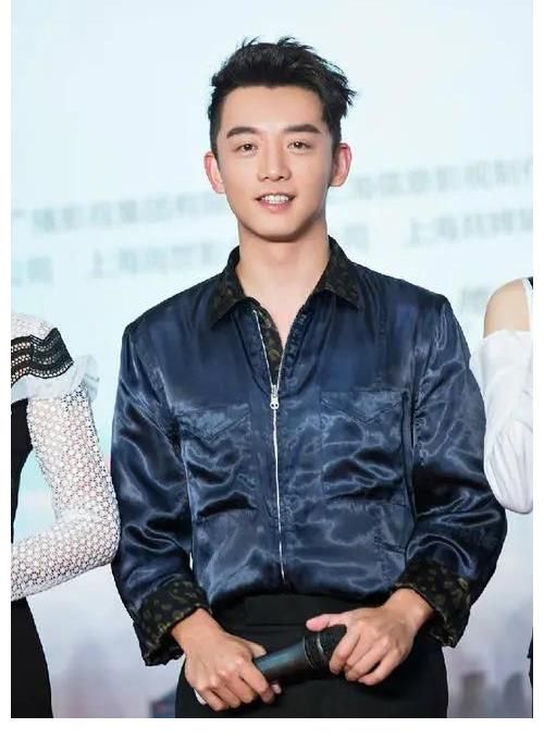 丑闻|郑恺火锅店再度翻车,食材变质仍公开售卖?娱乐圈丑闻被意外揭开