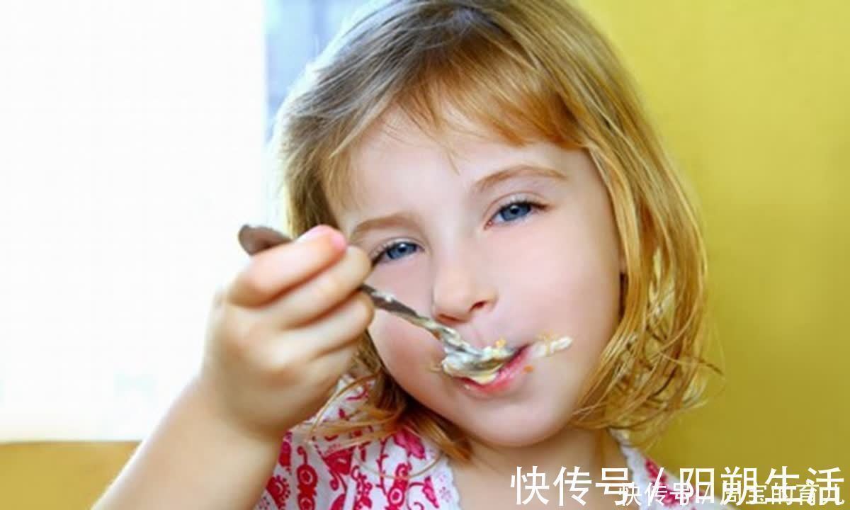 膨化食品|这些食物吃多了可能会影响孩子长个，家长要牢记别再买给孩子吃了