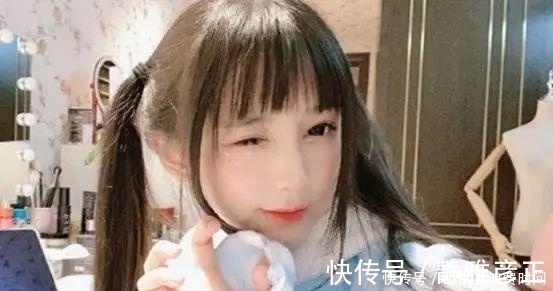 美少女|30岁网红天生娃娃脸，双马尾造型像动漫美少女，却被网友喷装嫩