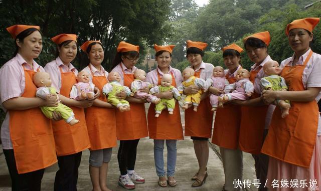 保姆|孩子睡着后，监控拍下保姆手上的动作，宝妈：回去就给她涨工资