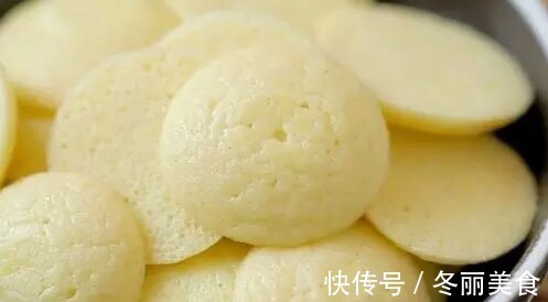 不用烤箱,只需一个鸡蛋一碗面粉,10分钟就能做好香软的小蛋糕