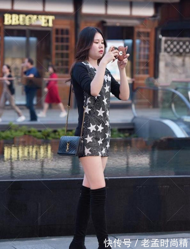 连衣裙|黑色修身连衣裙搭配长款骑士靴,端庄优雅,显腿长