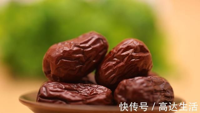 枸杞水|枸杞和它“天生一对”,泡水喝,给肝肾“冲个澡”,气色也变好了