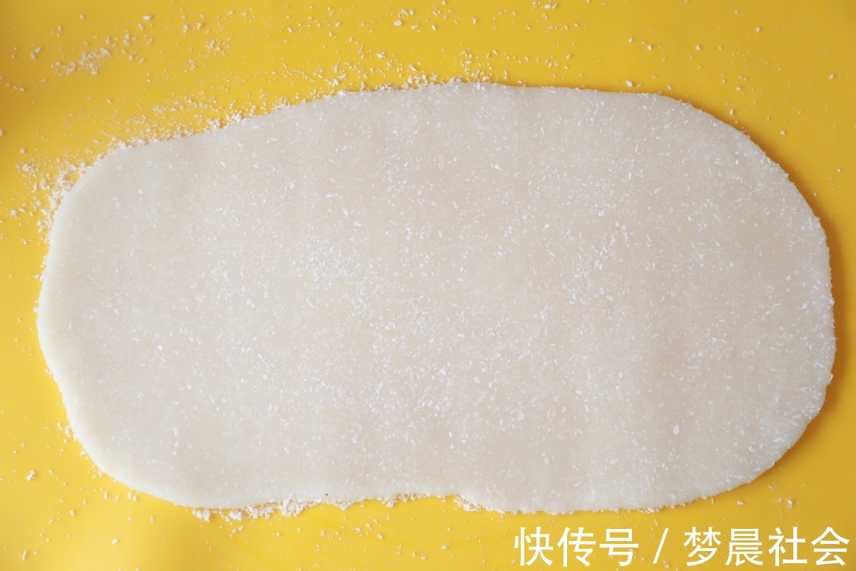 面糊|自制糯米豆沙卷,软糯的外皮,甜甜的馅料,真的是太好吃了