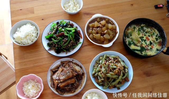 午餐|晒一晒四口人的午餐,四个菜,一个汤,花费不到60元,比外卖强