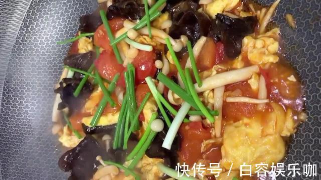 西红柿|制作西红柿木耳炒鸡蛋时，加入一样配菜，鲜香味美孩子喜欢都喜欢