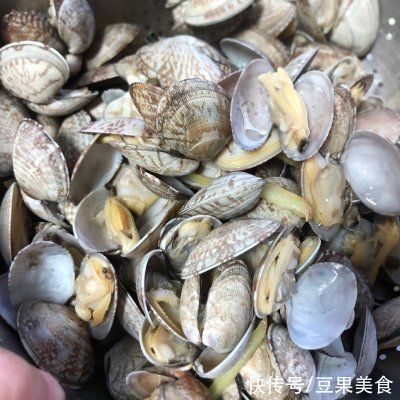 花蛤这样做，不会让你吃到沙子