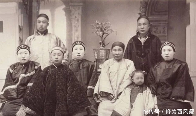 晚清|晚清“妻妾”真实长相:图二妾侍穿着华丽,图四夫人身边还有丫鬟