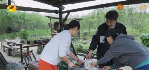 节目组|《向往5》导演担心请不到的嘉宾，却被张艺兴几句微信给轻松搞定