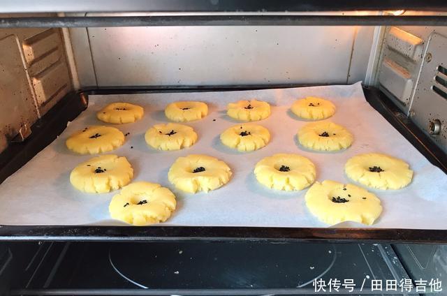 桃酥|零基础桃酥做法,2个鸡蛋1碗面,一碰就掉渣,唇齿间的童年记忆