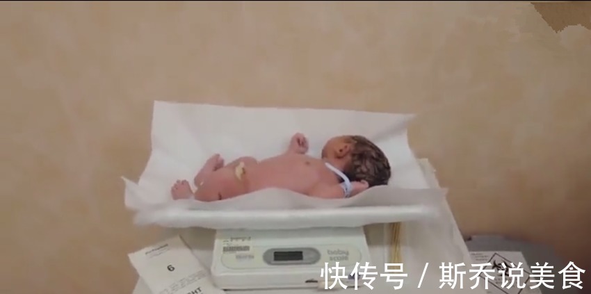子宫|宝宝出生后被医生抱走的神秘十分钟都经历了什么看完真的萌到了