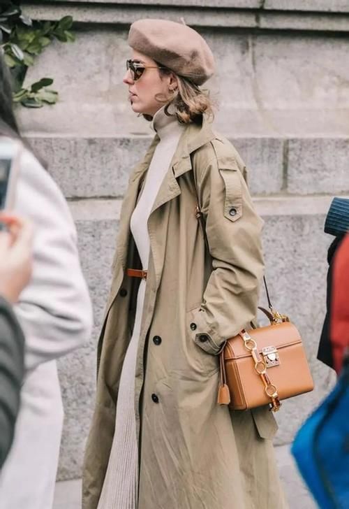 春天，风衣就买这3个“显白色”，高级不说还减龄，照着穿就好