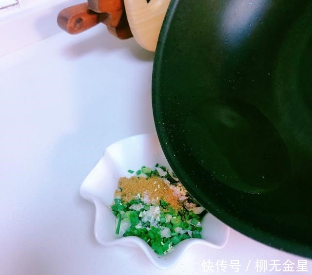  葱油饼|肉松葱油饼，层层肉松，葱花香浓，太好吃了