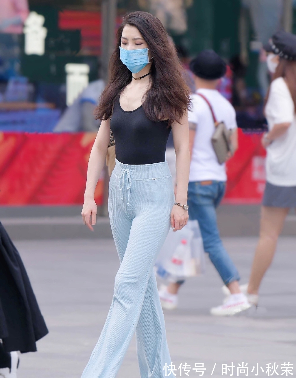 背心 休闲清爽的装扮,谁穿谁喜欢,让你轻松展现时尚潇洒的气质