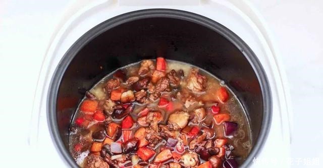 3道电饭煲版懒人焖饭，饭菜一锅出，满嘴喷香，美味省心~！