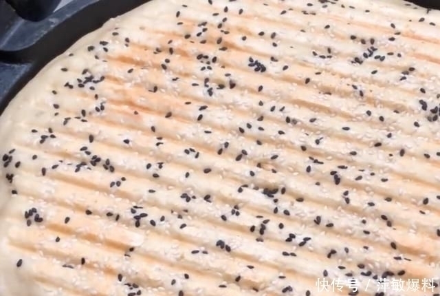 黄豆|1碗黄豆，2个鸡蛋，没想到这么好吃，不蒸不炸，出锅一会就光盘