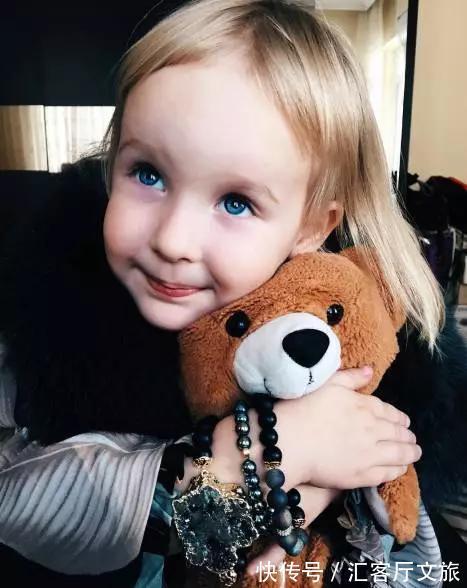 女儿|那个用蔬菜水果给孩子拍“裸照”的妈妈,又开始做“假货”了!