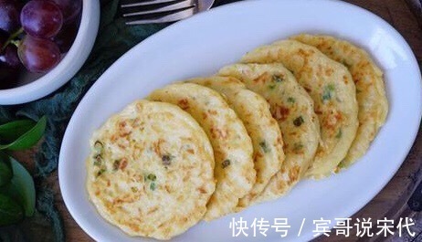 玉米不用水煮，换个做法，不用10分钟做完，自己就能吃光一盘！
