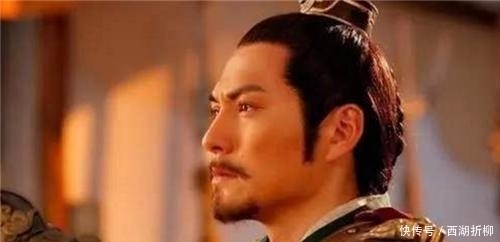 权臣:我老了想辞官告老,群臣纷纷夸赞,只有一人猜出:他想称帝