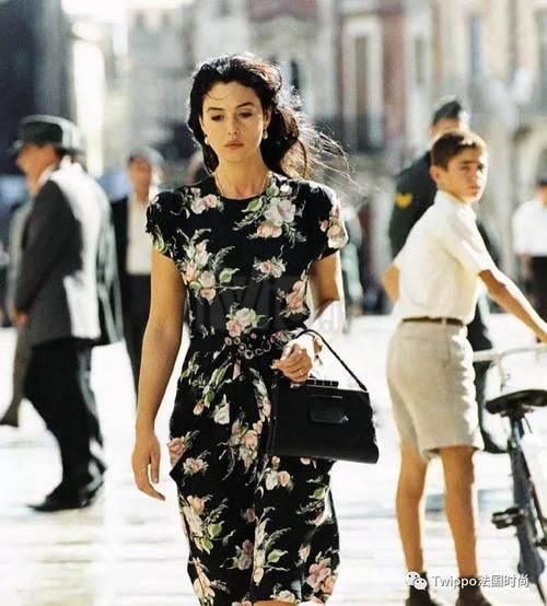 我们羡慕法国女人浪漫会穿，她们又会羡慕谁？