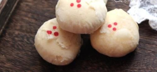 这小点香甜好吃，一咬酥的掉渣，出炉连吃4个，直接停不住嘴