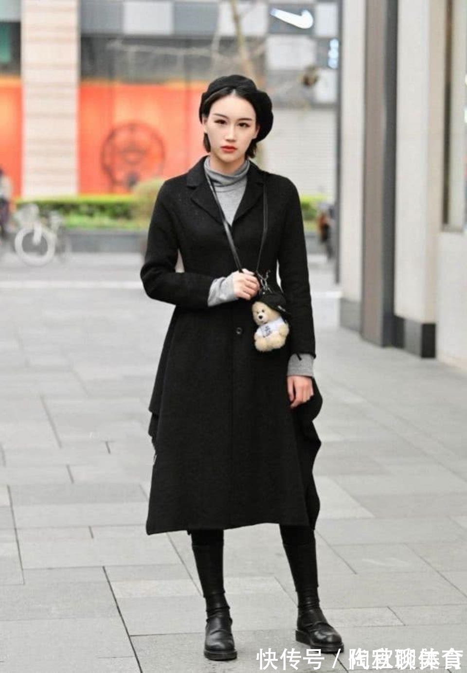 路人|路人街拍,气质清秀的短发美女,更多了几分高贵的气韵