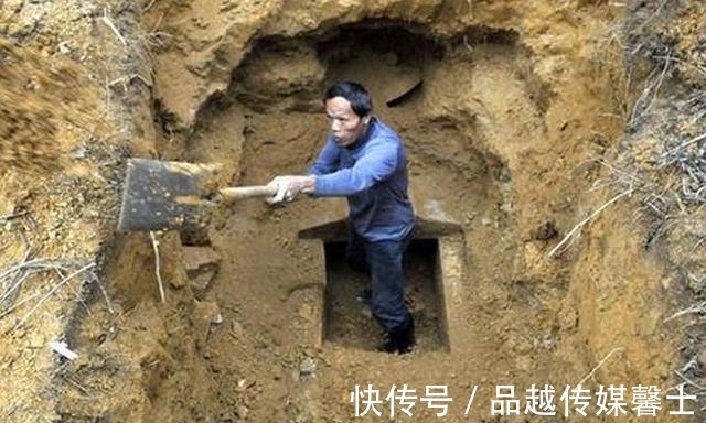 盗墓贼@有一个古墓使盗墓贼趋之若鹜，可是要么无功而返，要么有去无回