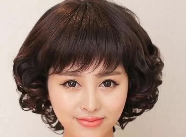 齐刘海 女人过了40岁,千万别留这3种发型,又土又“显老”,希望你没有