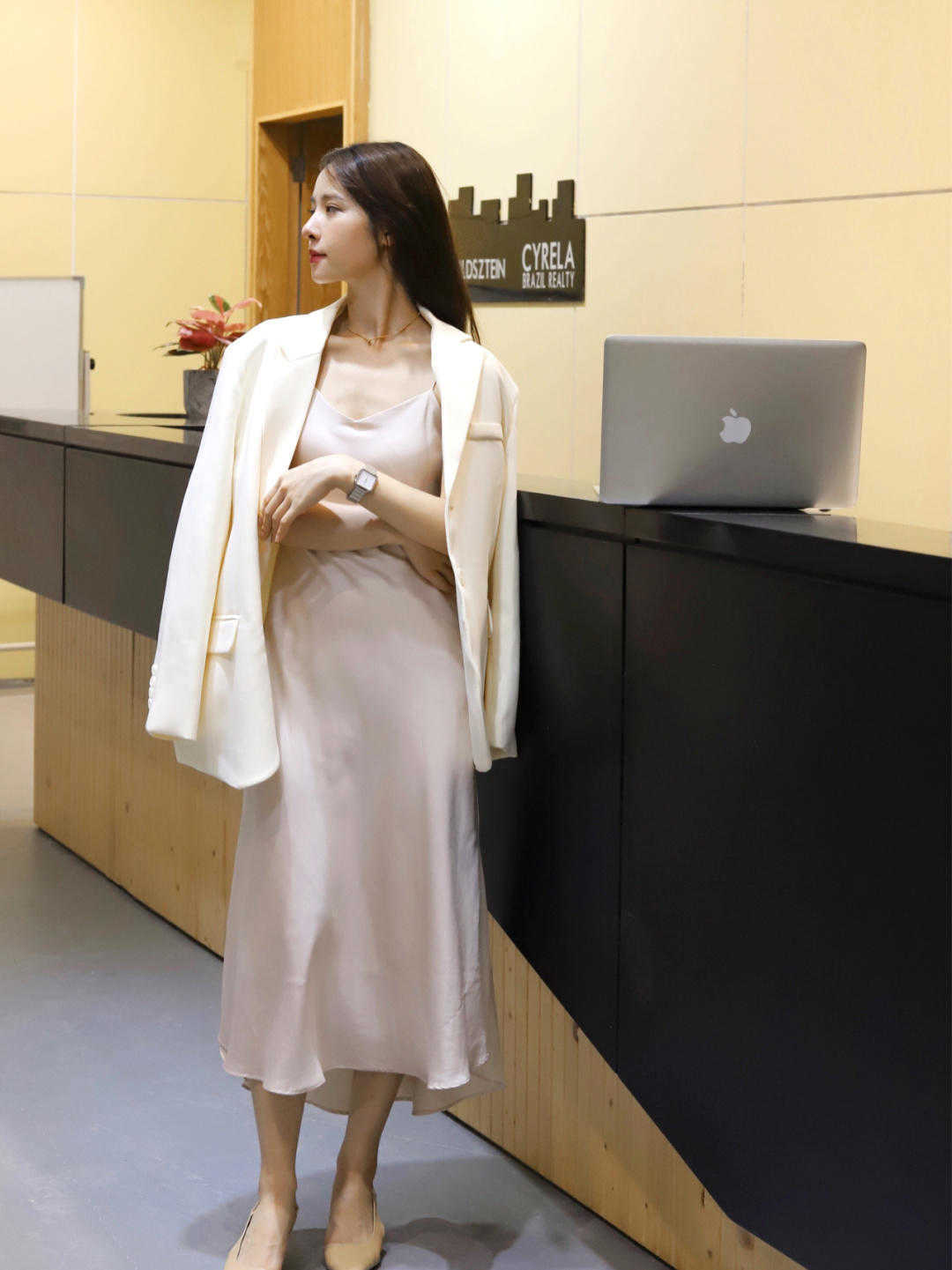 时尚|大方得体的穿搭，时尚又简约，任何场合的标配