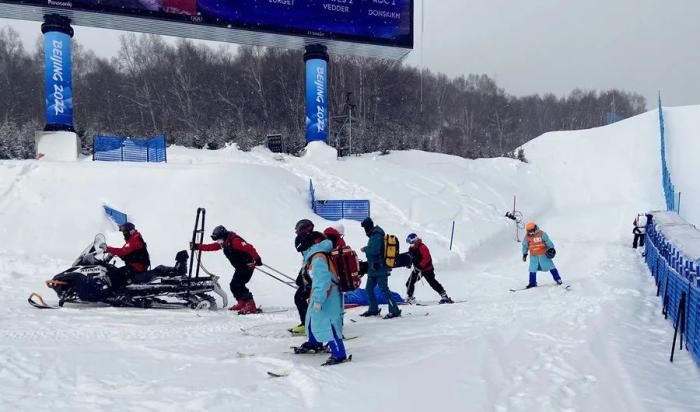 北京冬奥组委|医生是滑雪高手，还能从天而降！冬奥医疗“出圈”了