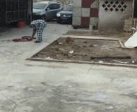 |搞笑GIF：妹子 惊不惊喜 意不意外 下次坐的时候千万要小心