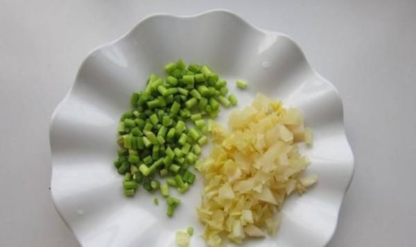 吃易|這菜是典型的“催老劑”,常吃易衰老,醫(yī)生的家屬很少吃,遠(yuǎn)離