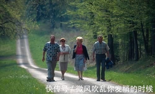 长寿|走路时如果没有这四个症状,说明你是长寿的体质,值得高兴
