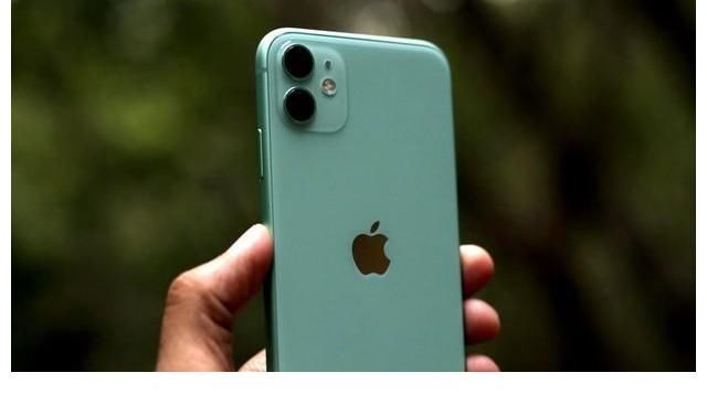 苹果手机|苹果发飙，iPhone 11调低1600元清仓，128G更值得入手