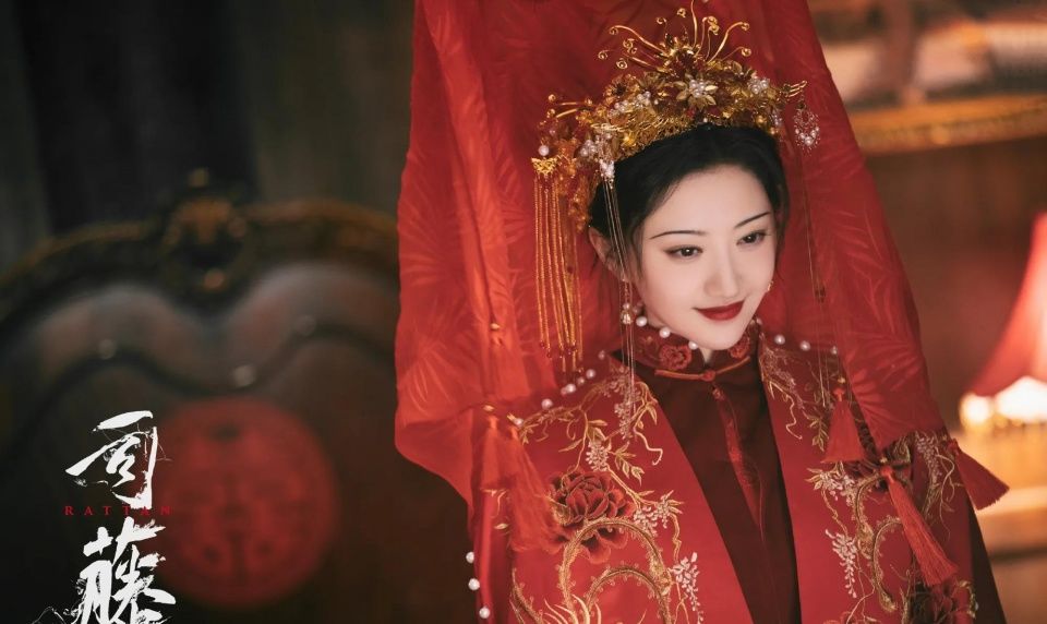 《司藤》秦放是擎天树后人,那为何能复活司藤?白金或许可以回答