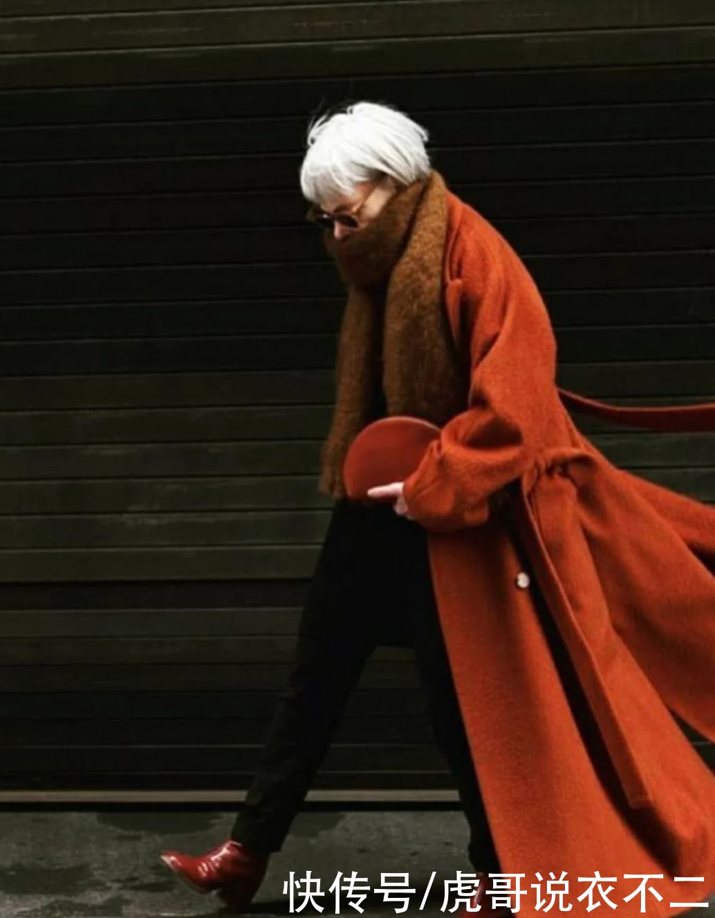 时尚不分年龄，70岁依旧时髦又精致，银发奶奶靠穿搭成赢家