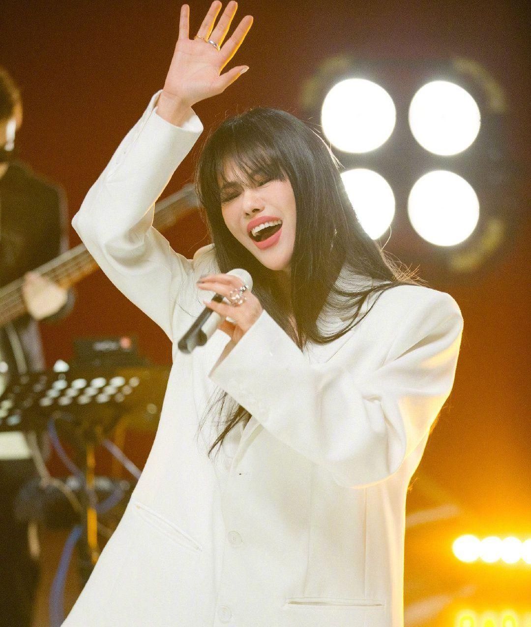 黄霄云|华晨宇、周深、米希亚形成分水岭,《歌手》舞台逐渐开始划分档次