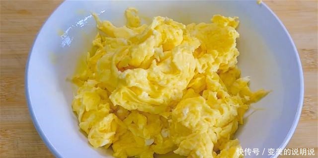 春卷的家常做法,吃起来也是外酥里嫩,简单容易操作,不用出去买