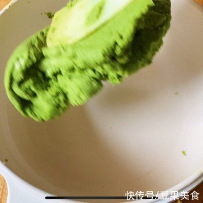 抹茶粉|抹茶绿豆糕｜不用烤箱就能做出来，清凉解暑，入口即化