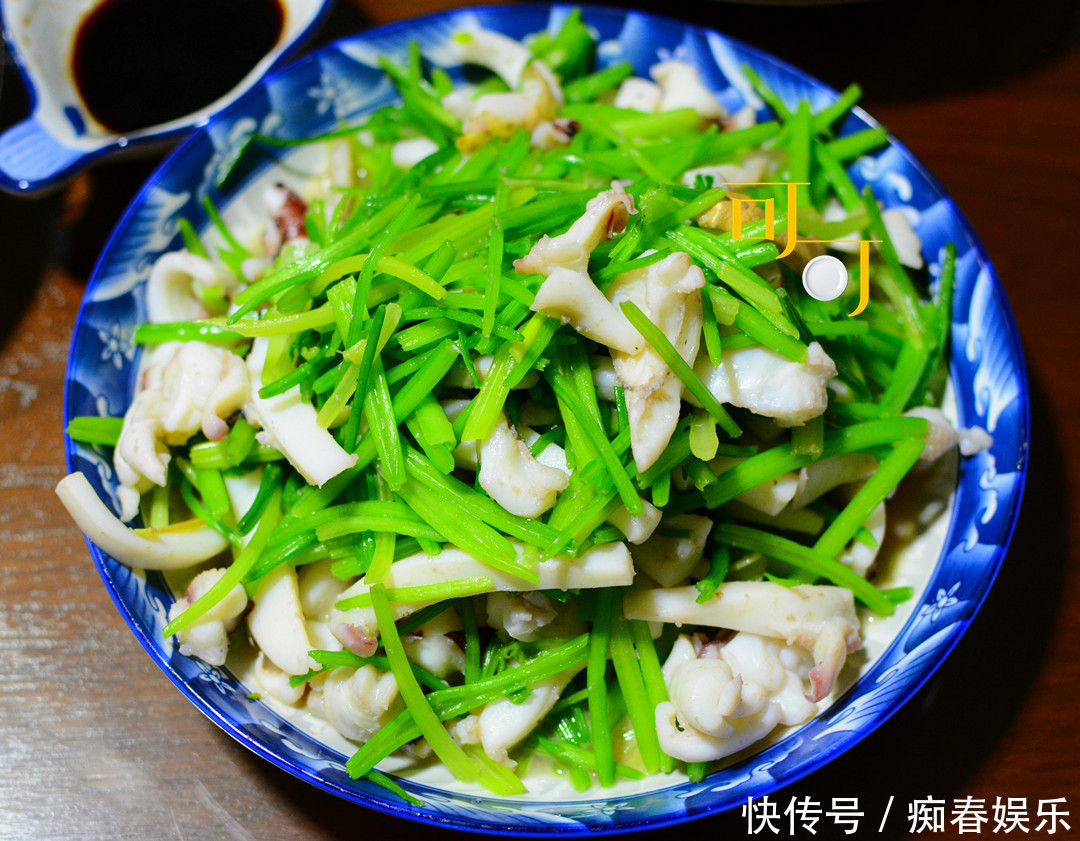 周末宅家，做了三道菜，另外三个是点心，老公说本末倒置