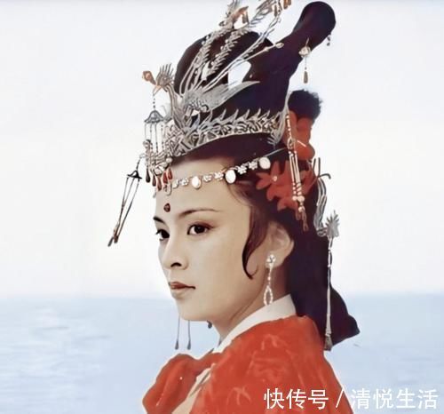 贾母|红楼梦宁荣二府关系究竟如何？寿宴的出席名单，暴露冷漠真相