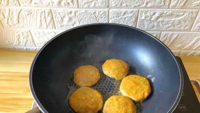 美味|早餐,我经常给家人做这款小饼,低脂营养又美味,家人超喜欢