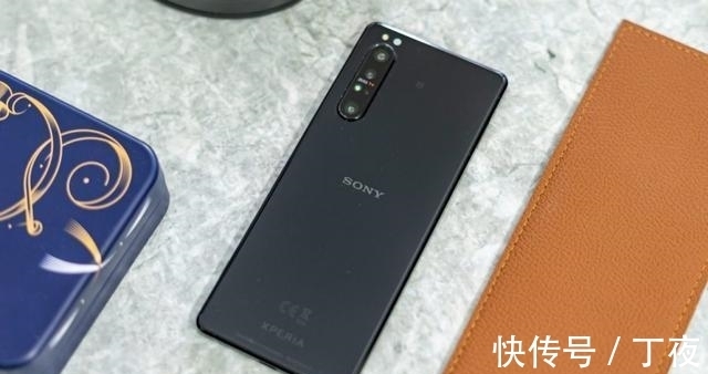 下架|发布一年下跌2000元，12GB+256GB+4K，顶尖IP68防水旗舰濒临下架