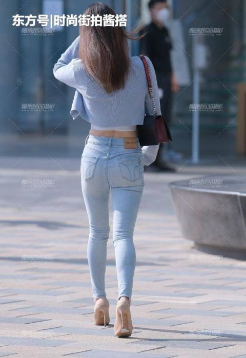 佩服|真佩服这位时尚小姐姐,鞋跟像“针”一样细,穿着也不怕折断