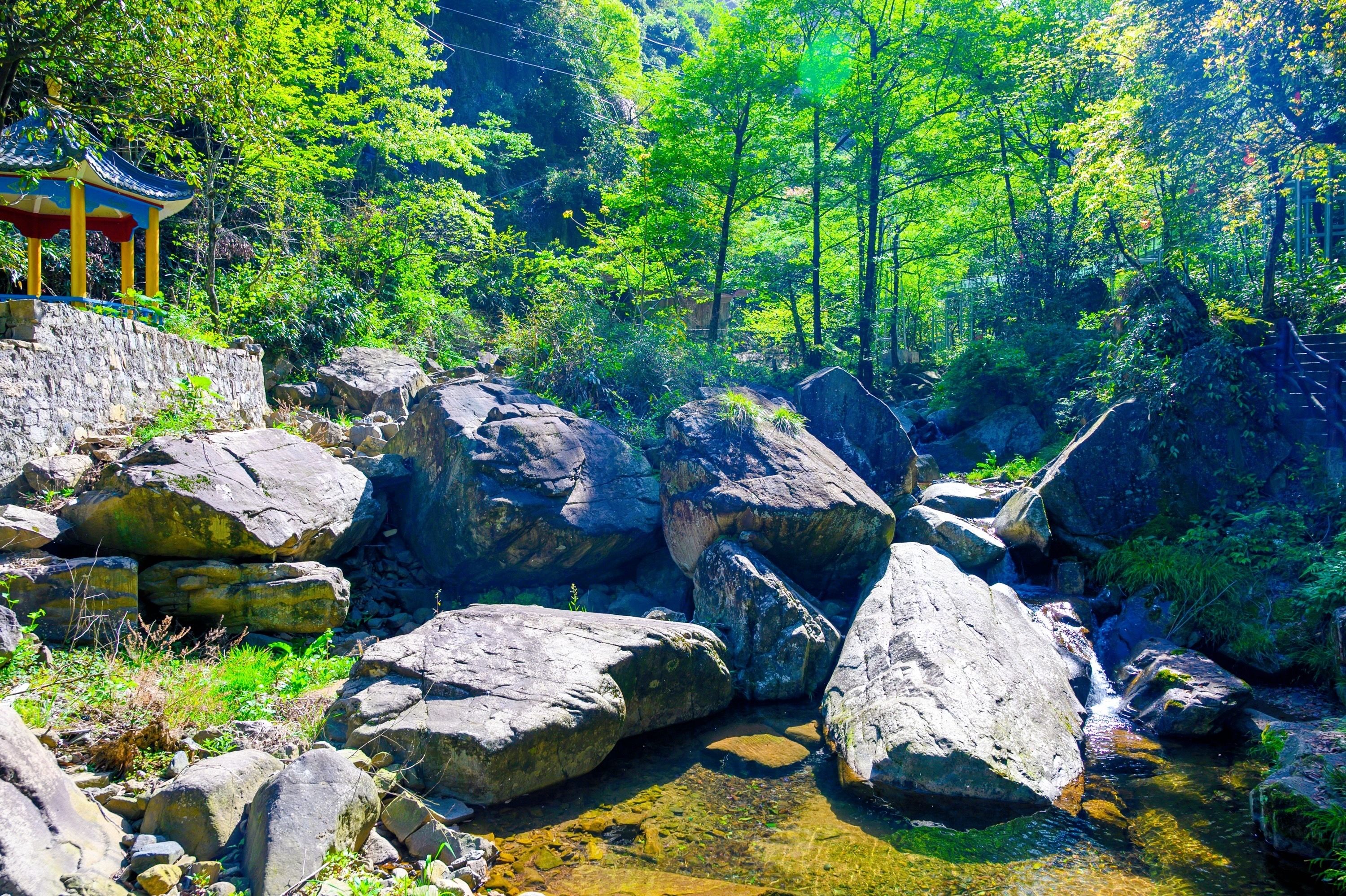 安吉浙北大峡谷，北纬30度线上的奇特山景，九大游乐项目等你挑战