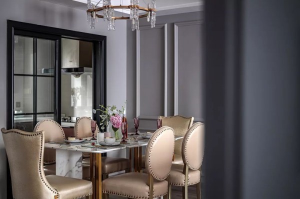 轻奢风|128平的美式轻奢风三居室,灰色和粉色结合太美了