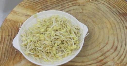 豆芽|黄豆芽炒粉条的做法,厨师长一个小技巧,粉条不坨块不糊底还入味